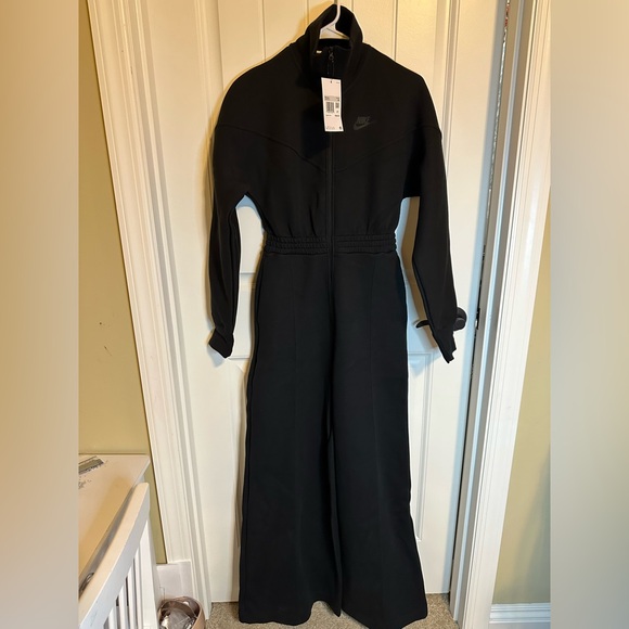 π Nike Sportswear Tech Fleece Jumpsuit - Picture 2 of 6